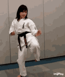 karate-girl-karate-kick.gif